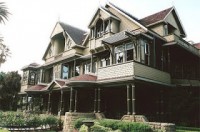 /album/galeria-de-fotos%3a-a-mans%c3%a3o-winchester-/winchester-mystery-house-jpg/